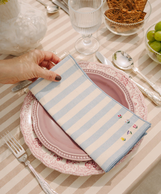 Barra napkin with flower embroidery