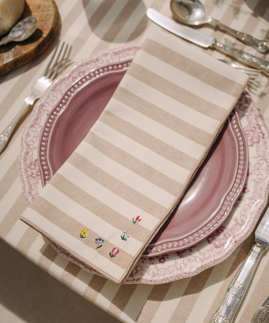 Barra napkin with flower embroidery