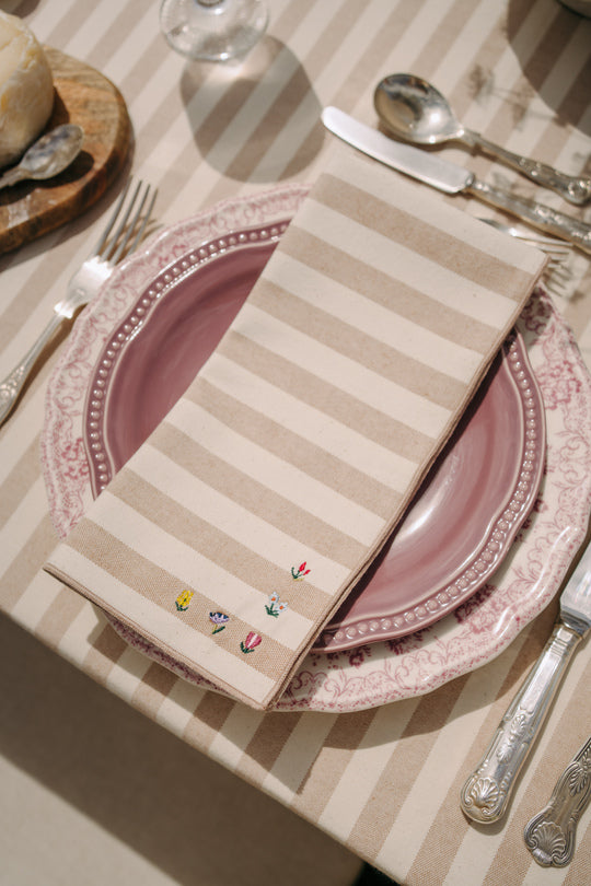 Barra napkin with flower embroidery