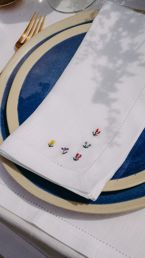 Mafra napkin and placemat with flower embroidery