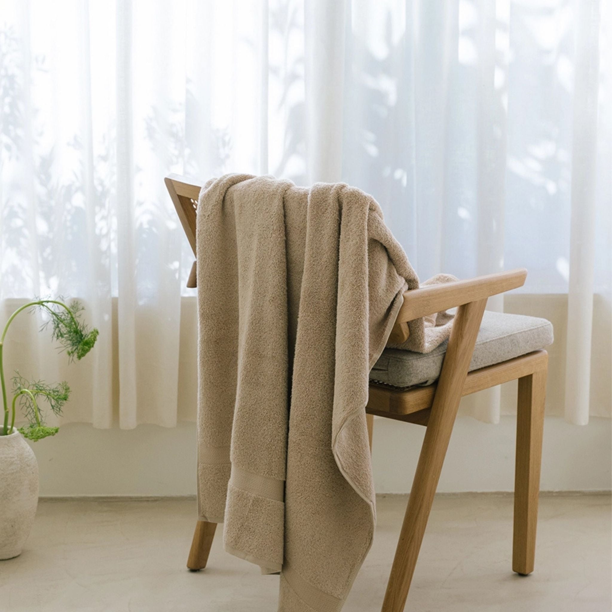 torres-novas-bath-almonda-plain-bath-towel-beige-lifestyle-3.jpg