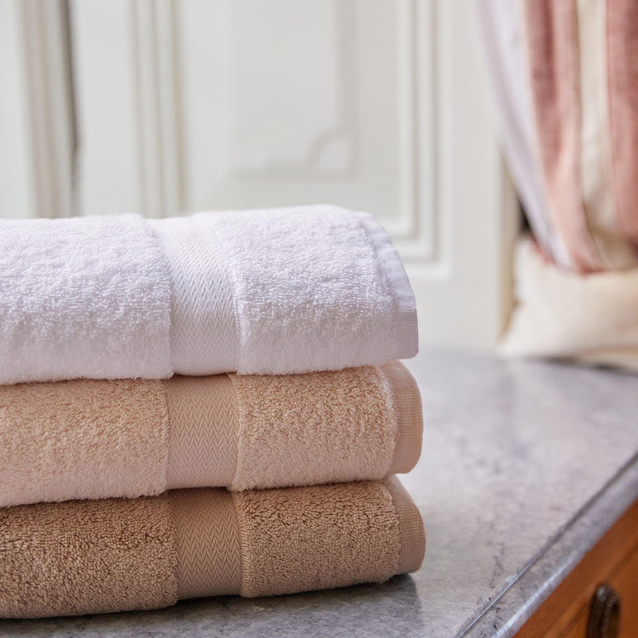 torres-novas-bath-almonda-plain-bath-towel-beige-lifestyle-4.jpg