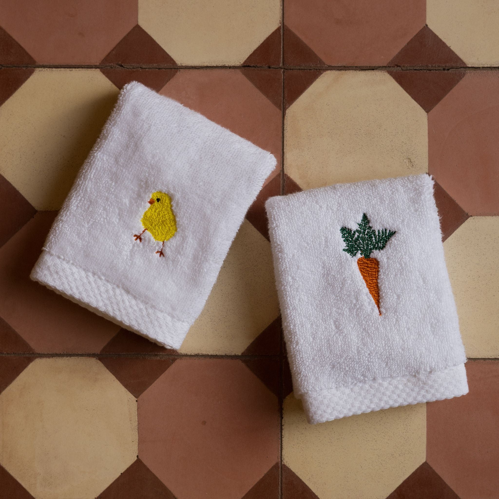 Luxus white cotton bath towels with embroidered Easter motifs - Torres Novas
