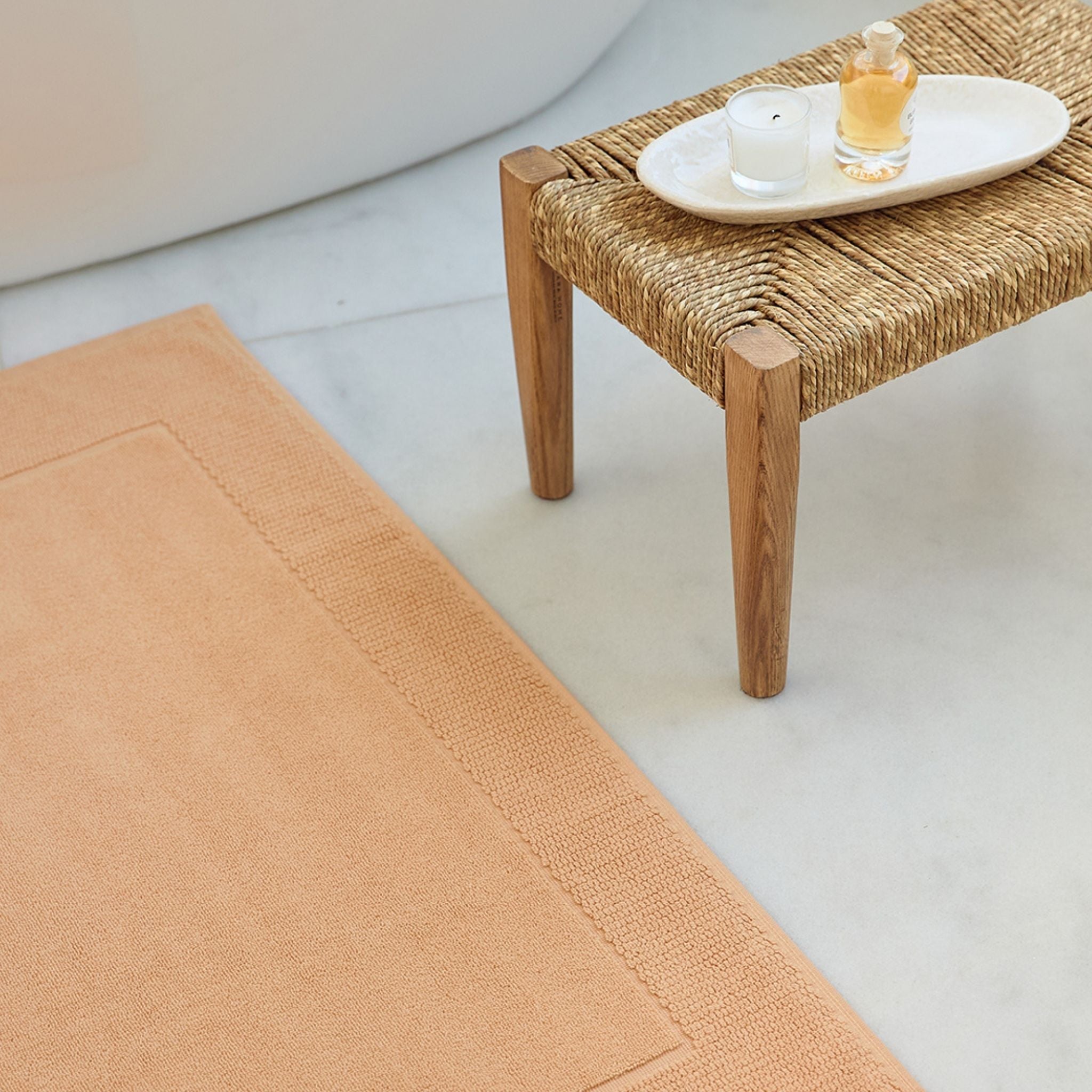 torres-novas-bath-luxus-plain-bath-mat-light-orange-lifestyle-1.jpg