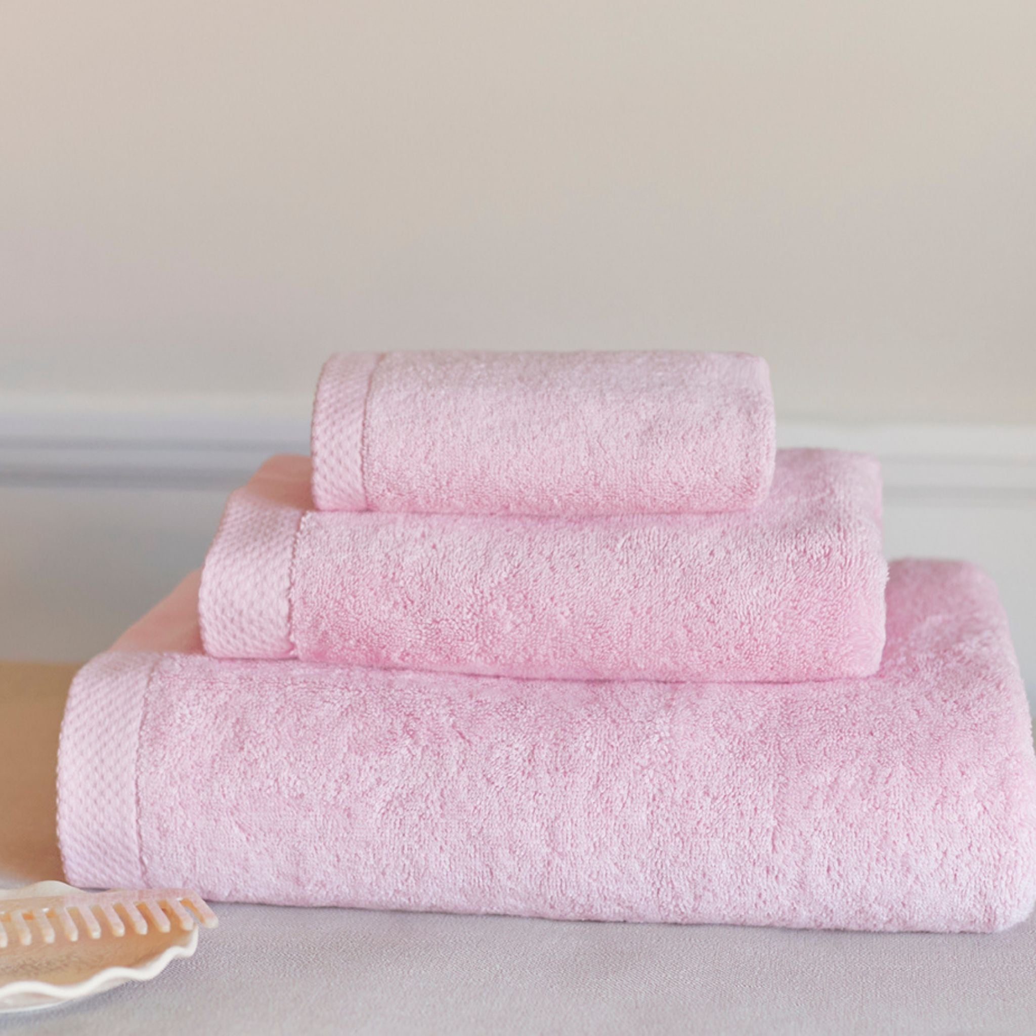 torres-novas-bath-luxus-plain-bath-towel-baby-pink-lifestyle-1.jpg