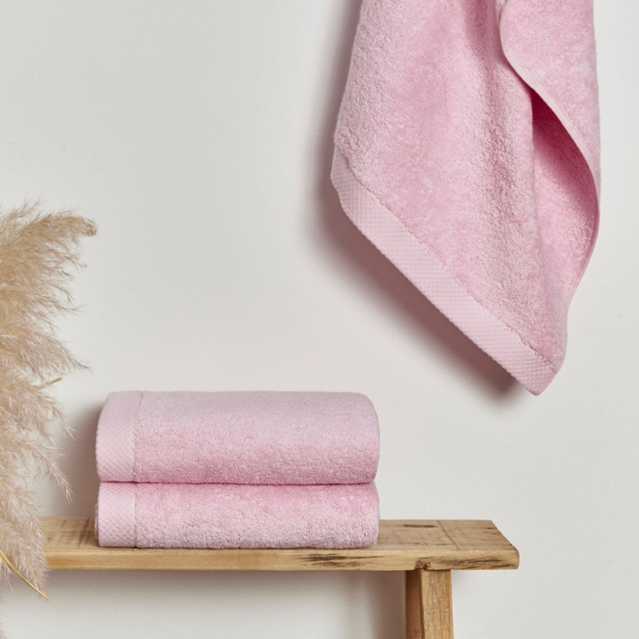 torres-novas-bath-luxus-plain-bath-towel-baby-pink-lifestyle-2.jpg