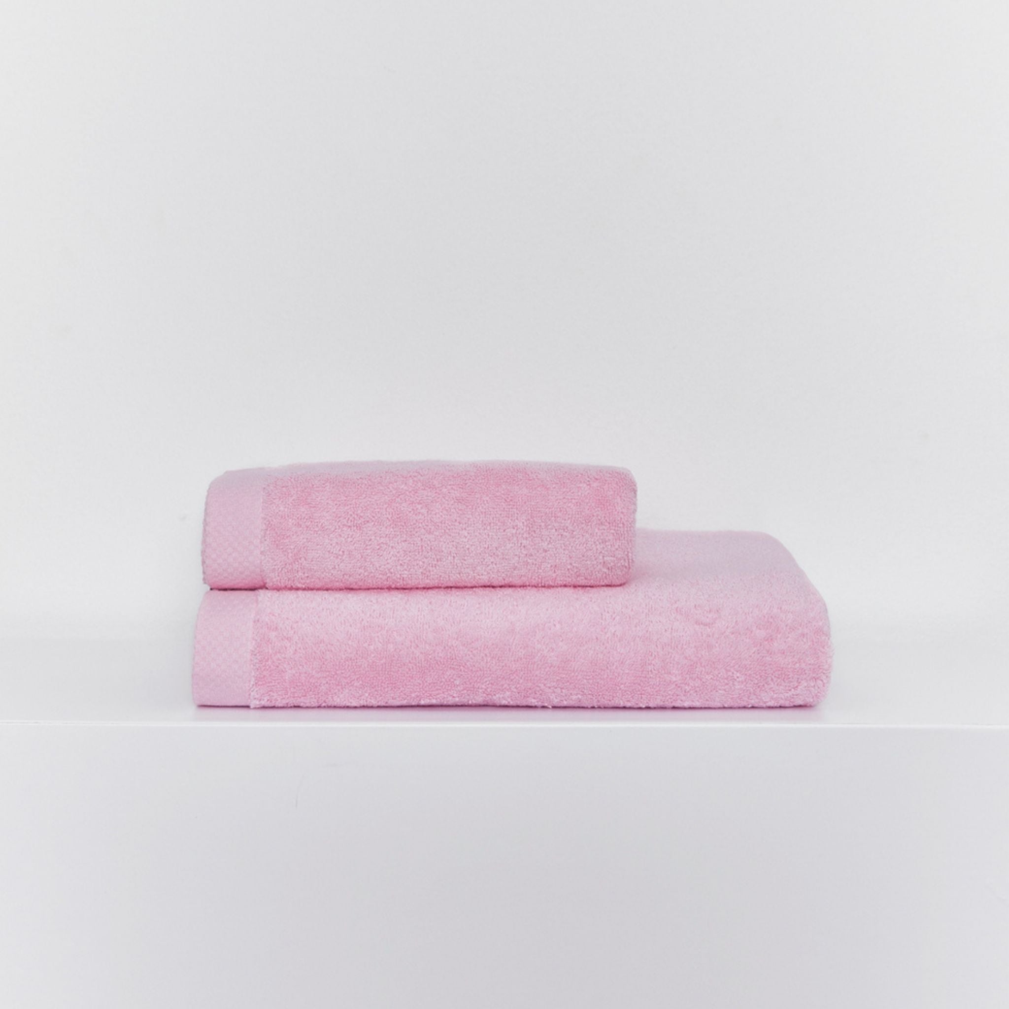torres-novas-bath-luxus-plain-bath-towel-baby-pink-lifestyle-3.jpg