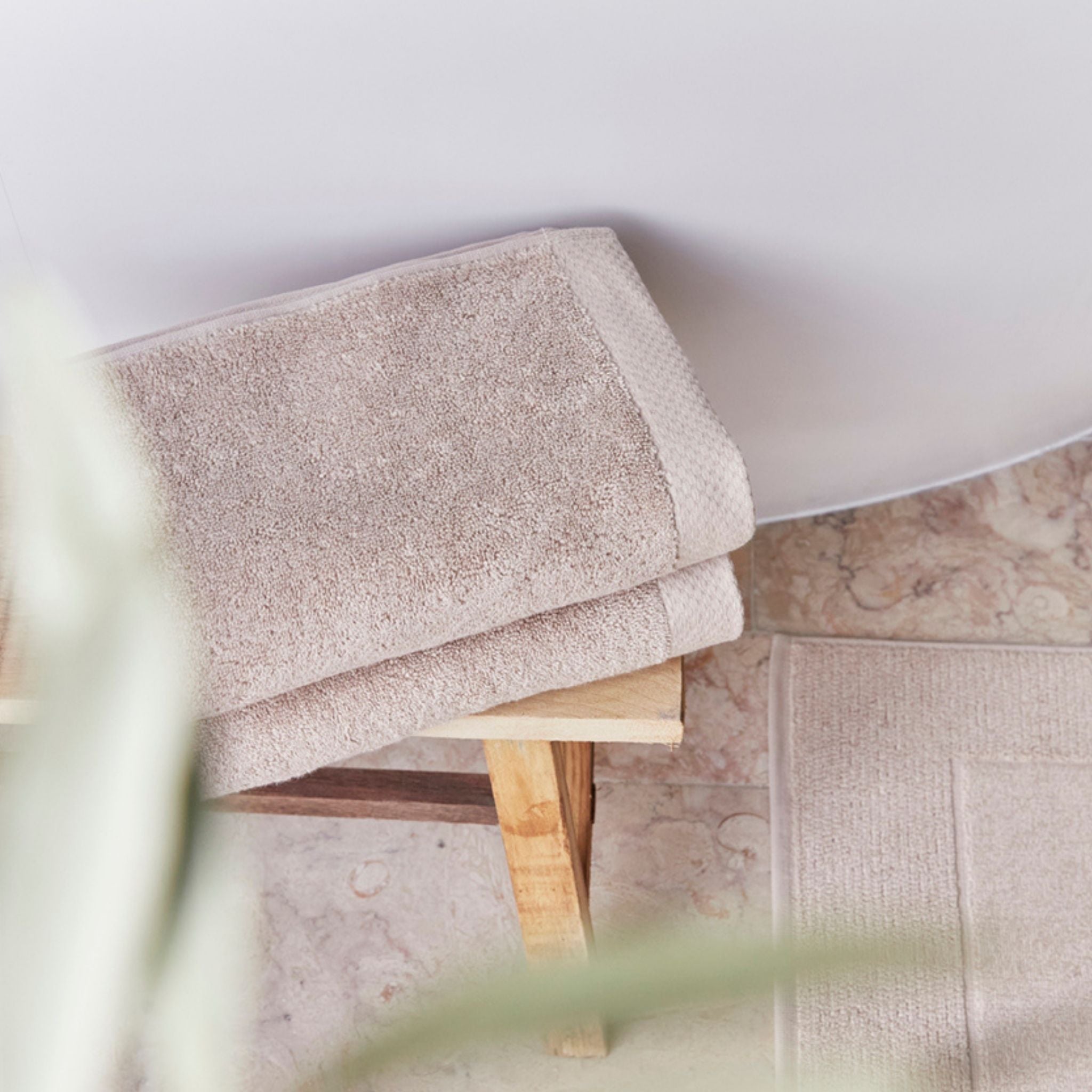 torres-novas-bath-luxus-plain-bath-towel-beige-lifestyle-1.jpg