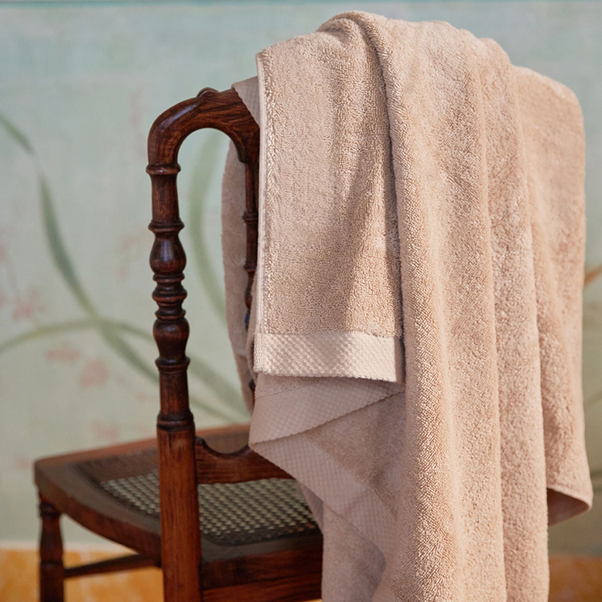 torres-novas-bath-luxus-plain-bath-towel-beige-lifestyle-2.jpg