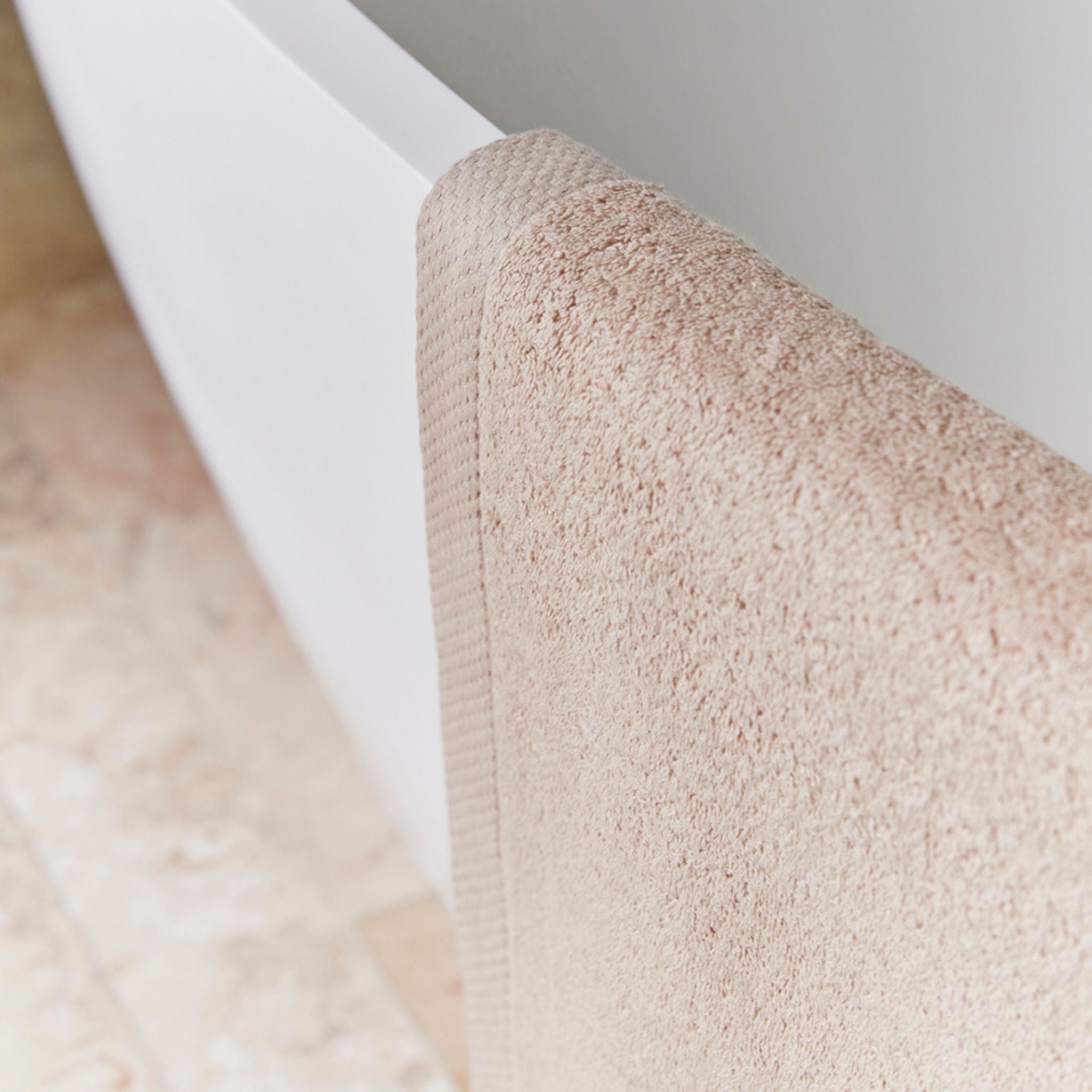 torres-novas-bath-luxus-plain-bath-towel-beige-lifestyle-5.jpg