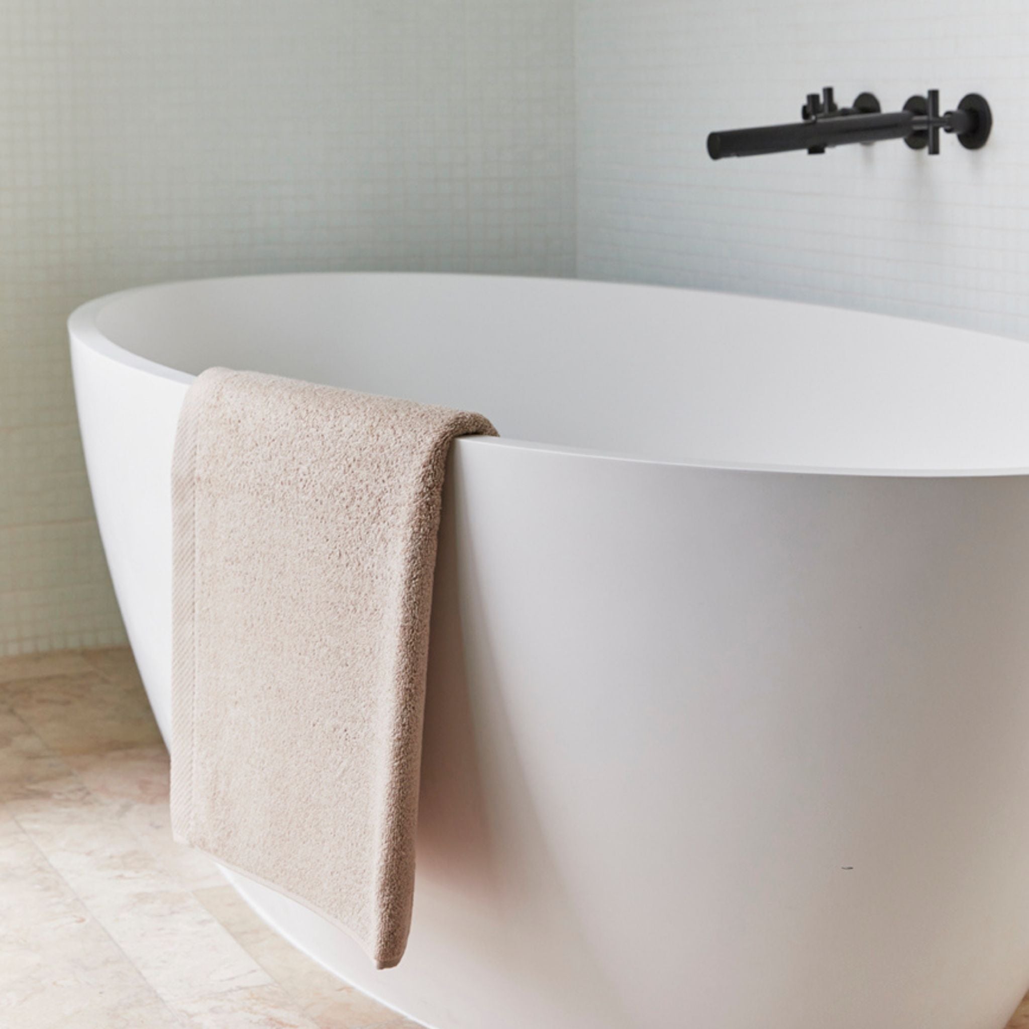 torres-novas-bath-luxus-plain-bath-towel-beige-lifestyle-6.jpg