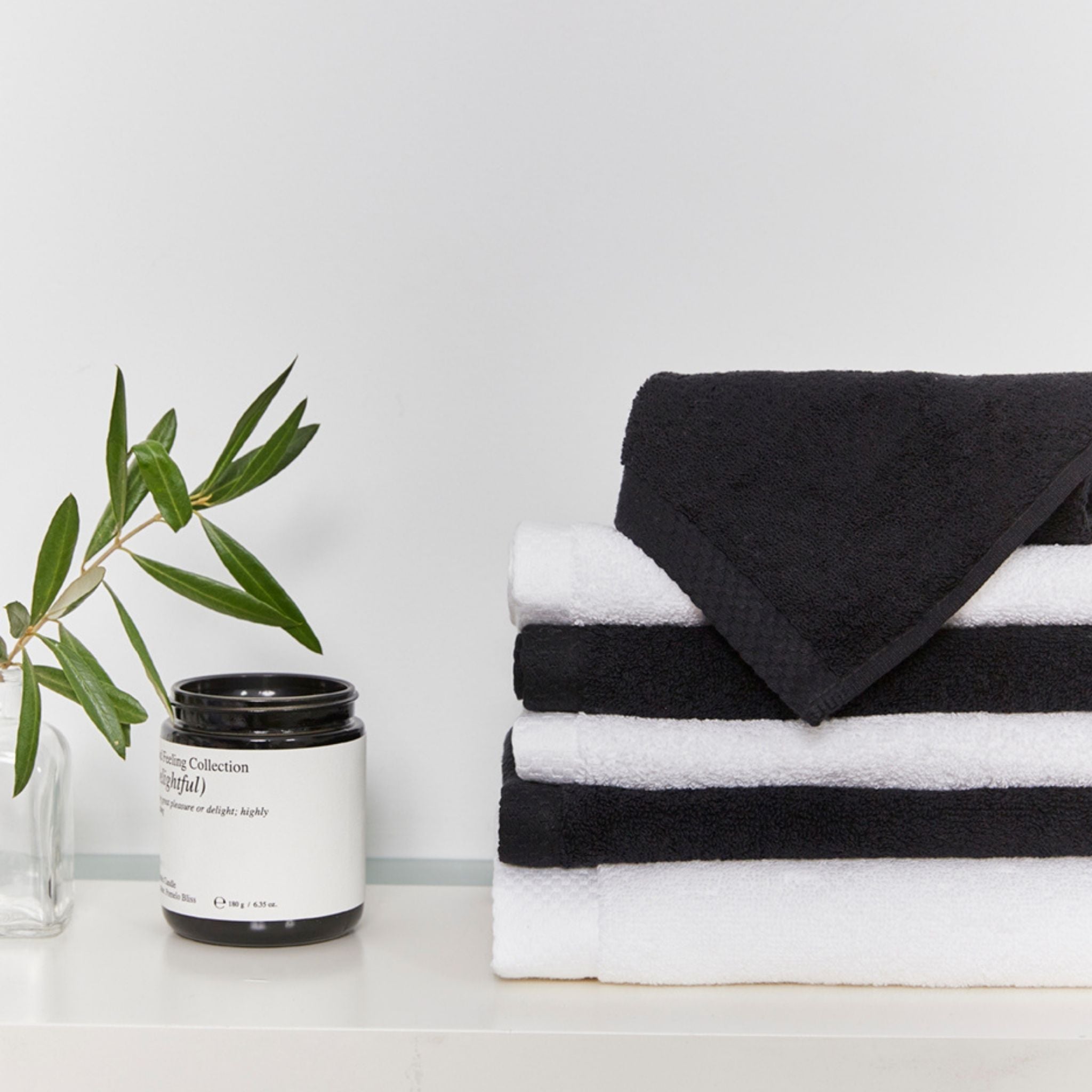 torres-novas-bath-luxus-plain-bath-towel-caviar-black-lifestyle-4.jpg