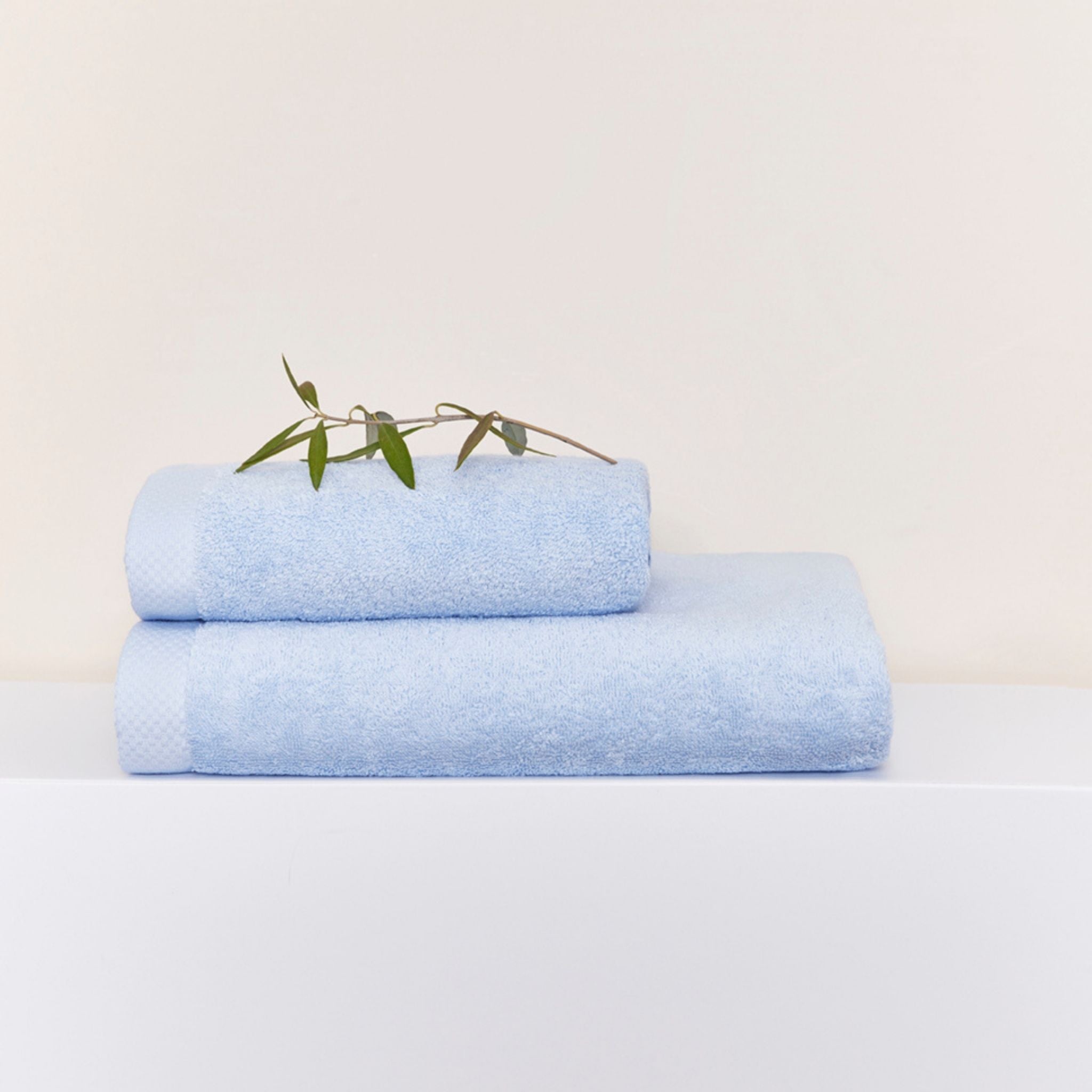 torres-novas-bath-luxus-plain-bath-towel-light-blue-lifestyle-2.jpg