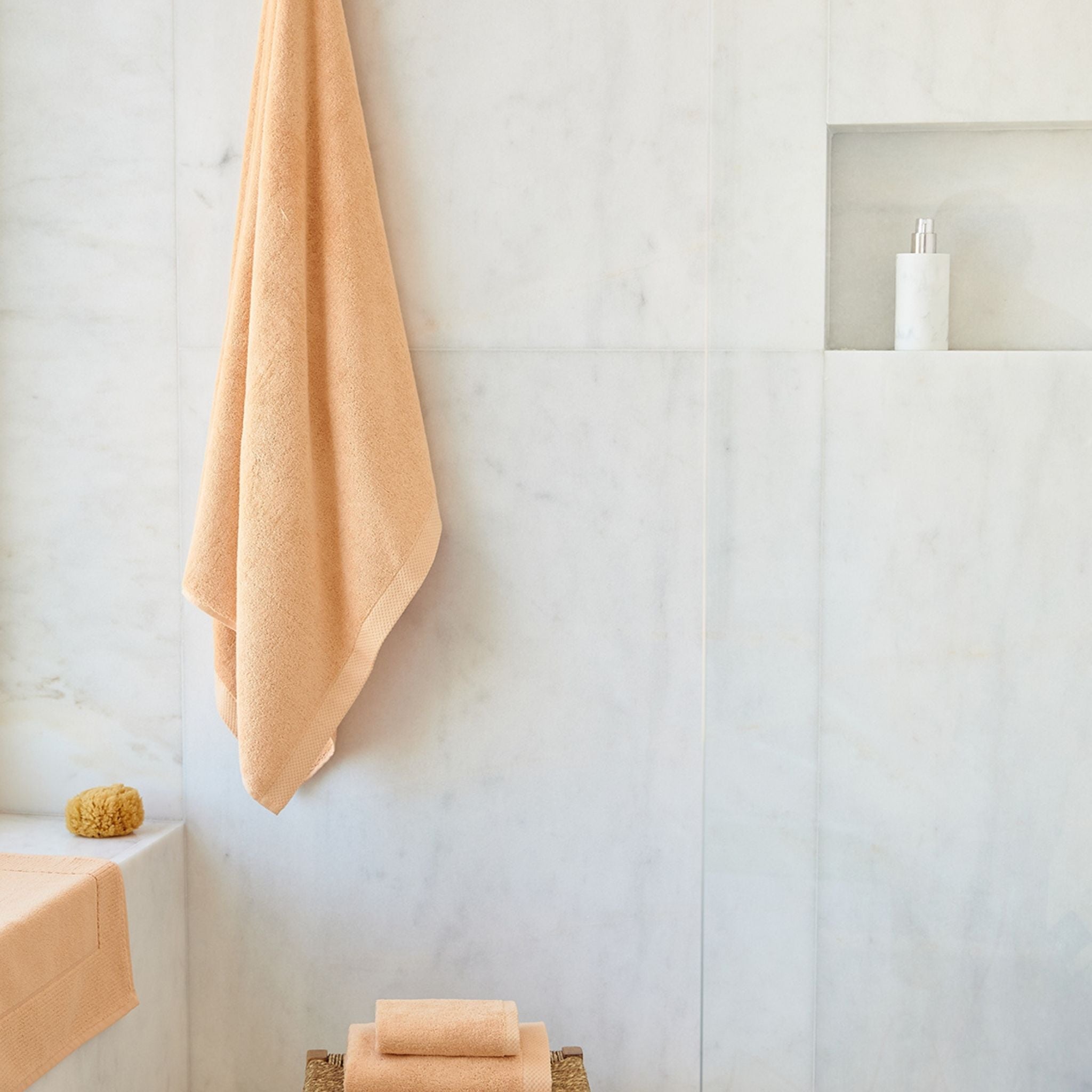 torres-novas-bath-luxus-plain-bath-towel-light-orange-lifestyle-3.jpg