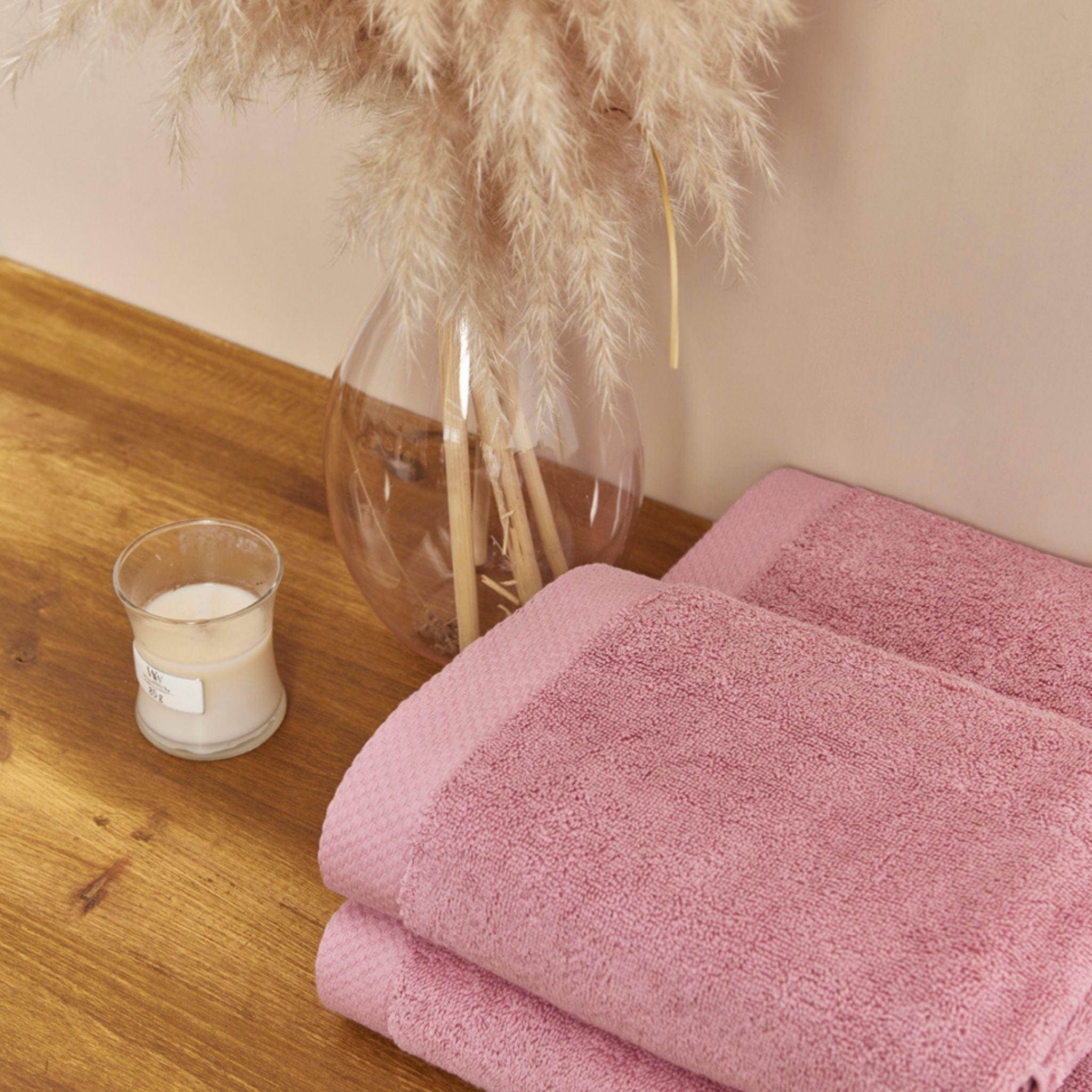 torres-novas-bath-luxus-plain-bath-towel-old-pink-lifestyle-2.jpg