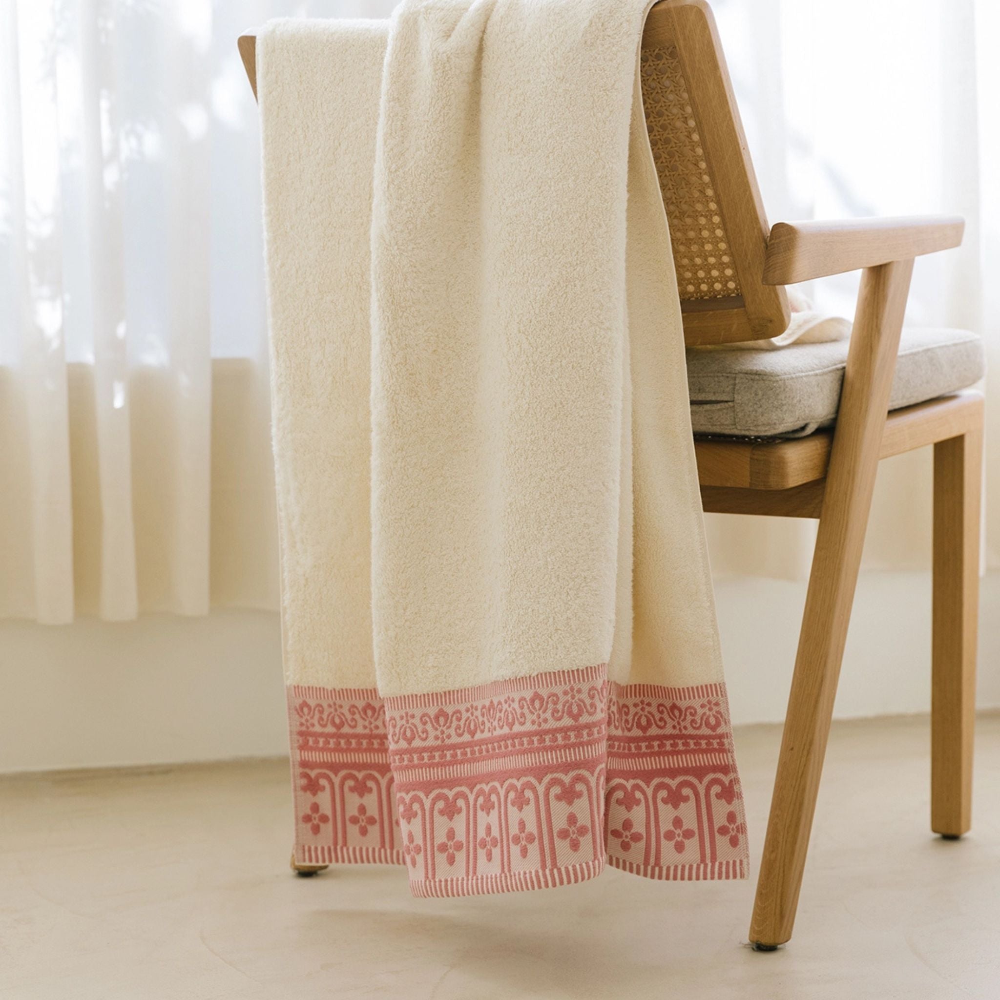 torres-novas-bath-piazza-jacquard-bath-towel-pink-lifestyle-2.jpg