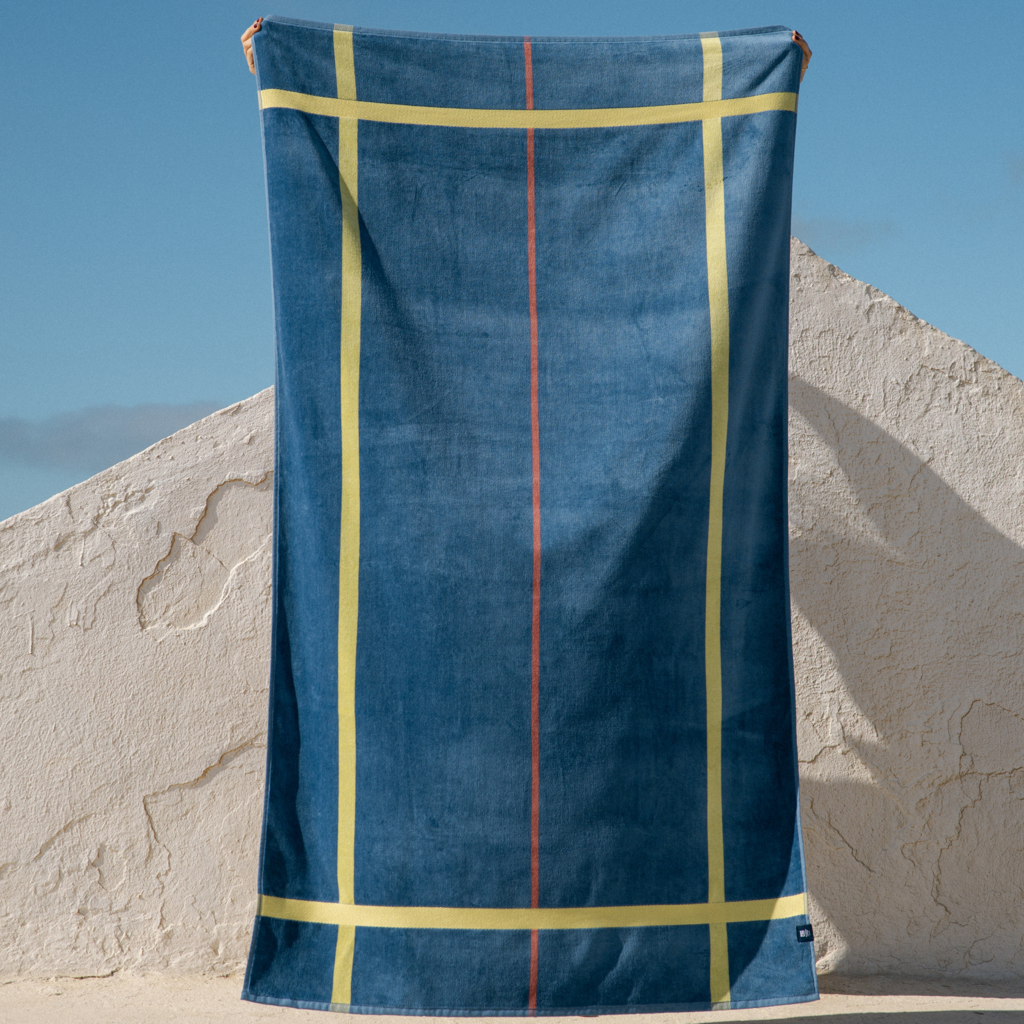 torres-novas-beach-alvor-plain-with-stripes-towel-blue-lifestyle-1.png