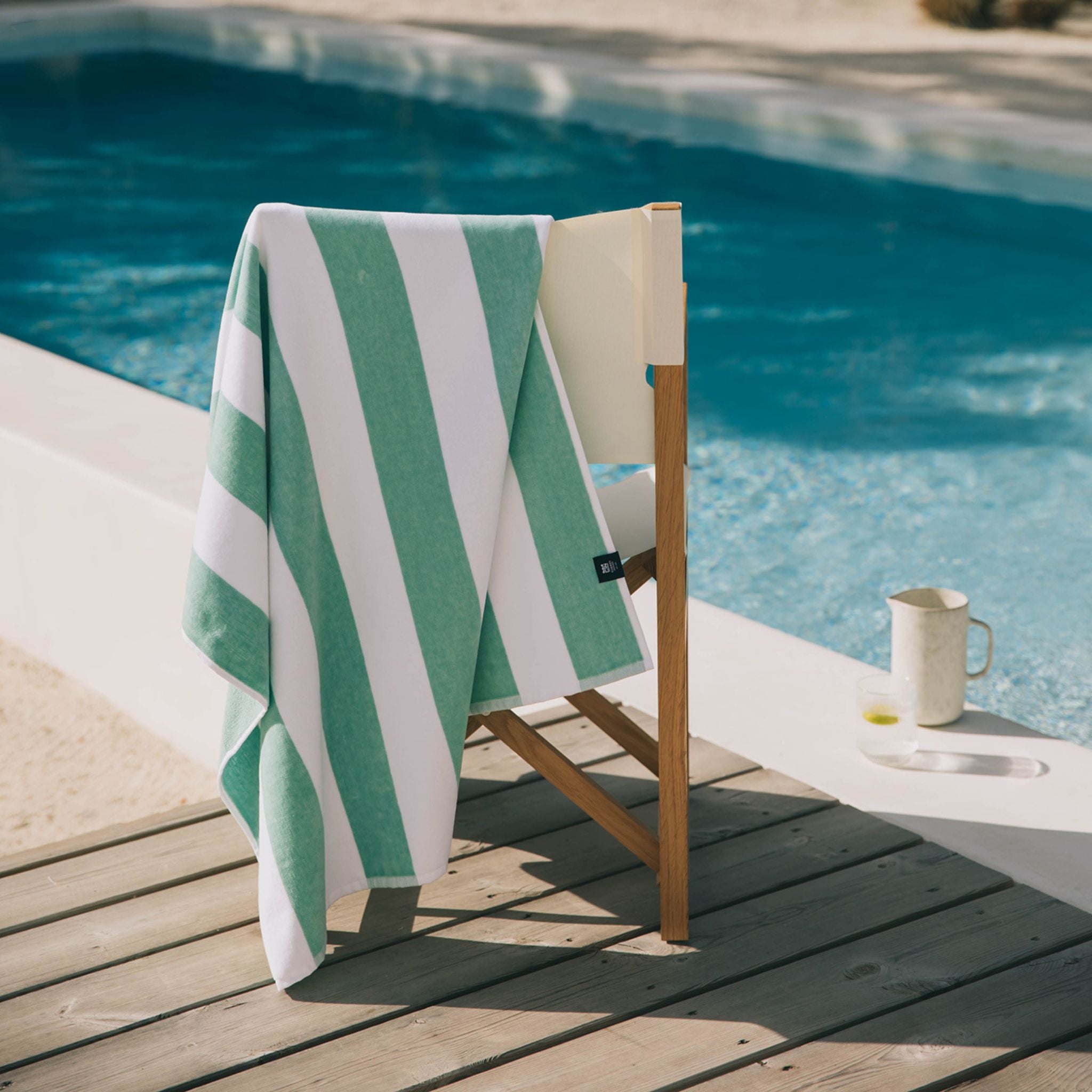 torres-novas-beach-gibalta-vertical-stripes-towel-green-lifestyle-2.jpg