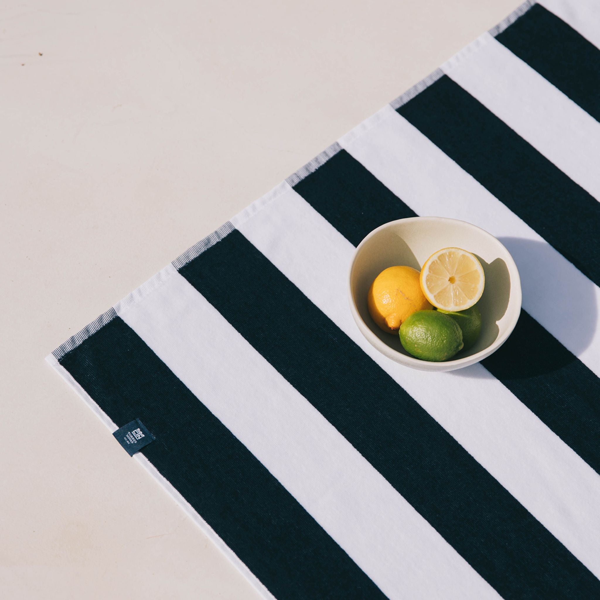 torres-novas-beach-gibalta-vertical-stripes-towel-navy-blue-lifestyle-1_76402194-47f1-4350-ab0b-13b50349a179.jpg