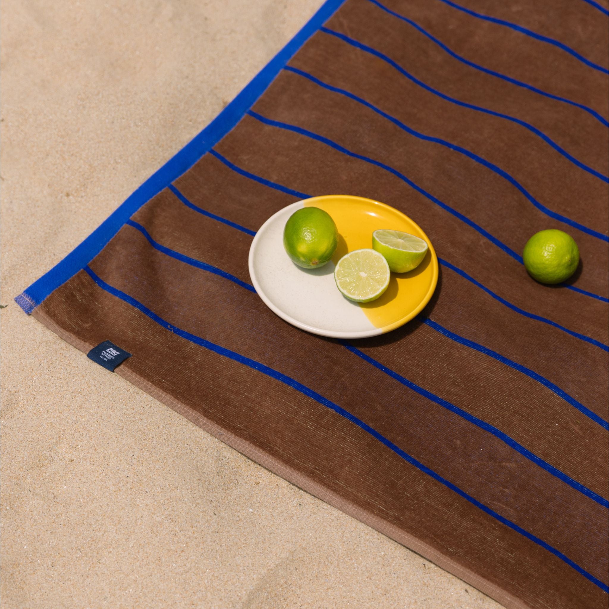 torres-novas-beach-pena-vertical-stripes-towel-brown-lifestyle-3.jpg