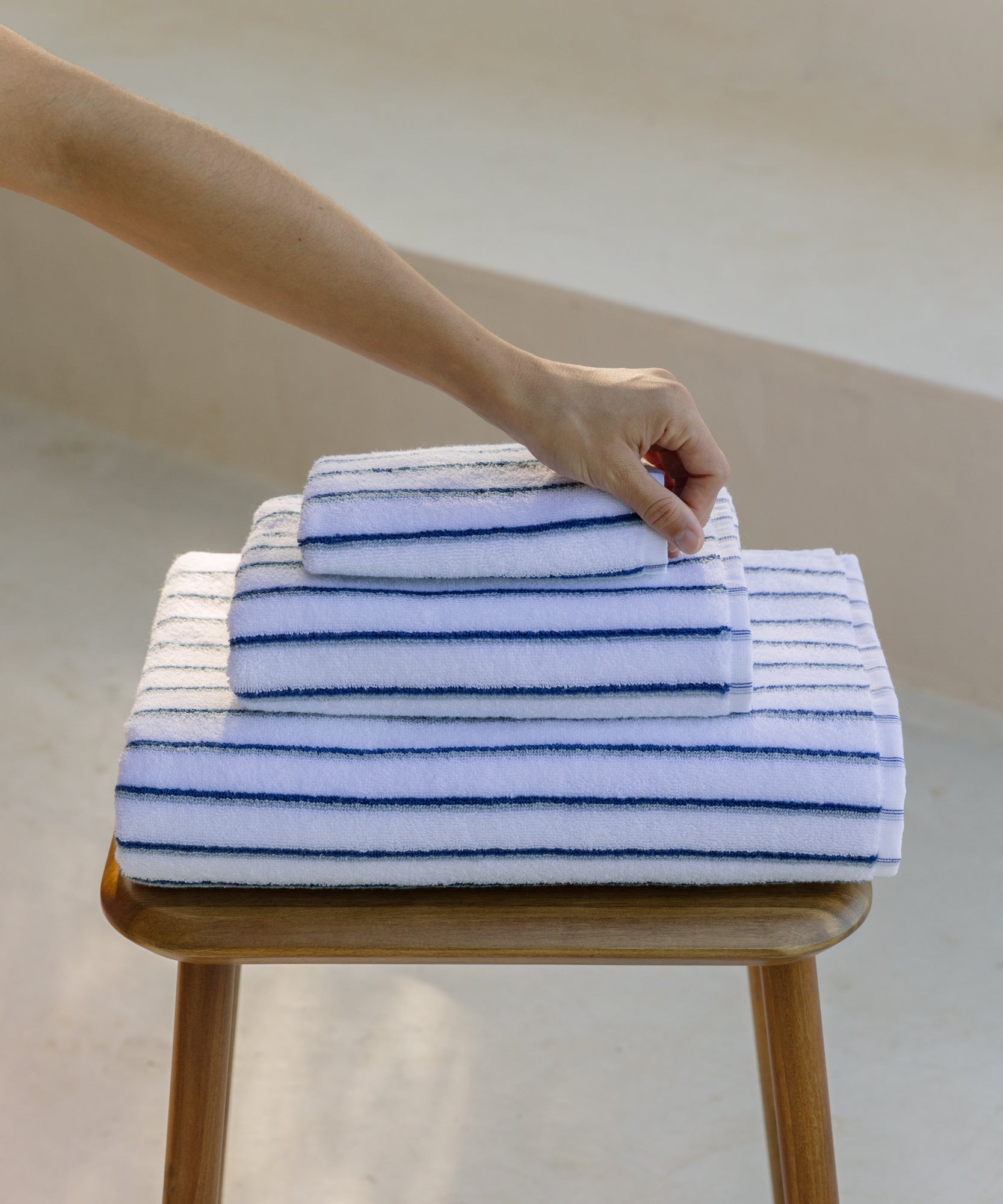 torres-novas-lima-bath-towel-stripes-product-blue-green-grey_894724a5-8b85-41a2-b864-c4bad9011323.jpg