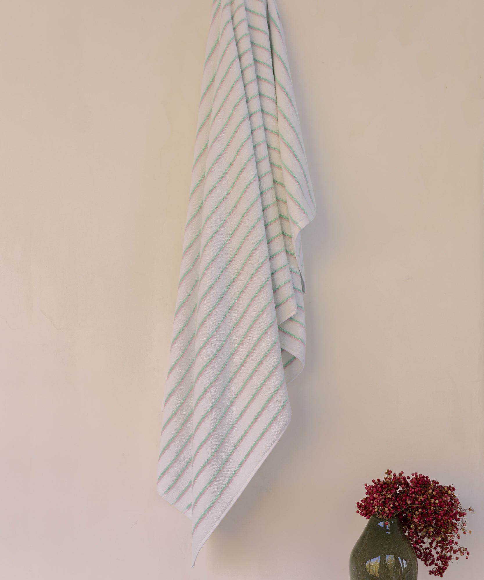 torres-novas-lima-bath-towel-stripes-product-pink-green_1.jpg
