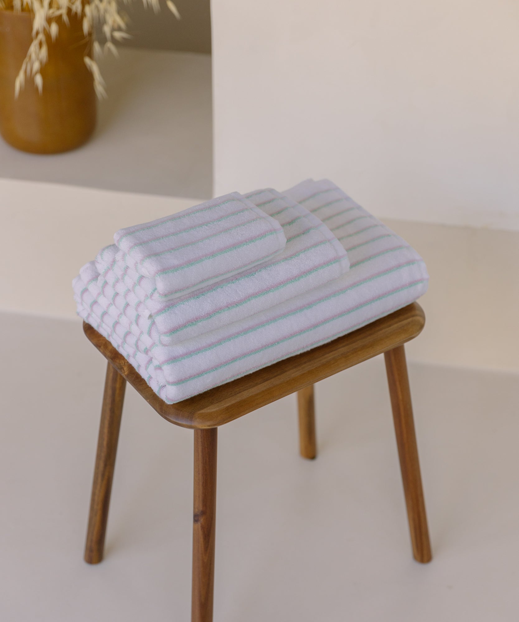 torres-novas-lima-bath-towel-stripes-product-pink-green_4.jpg
