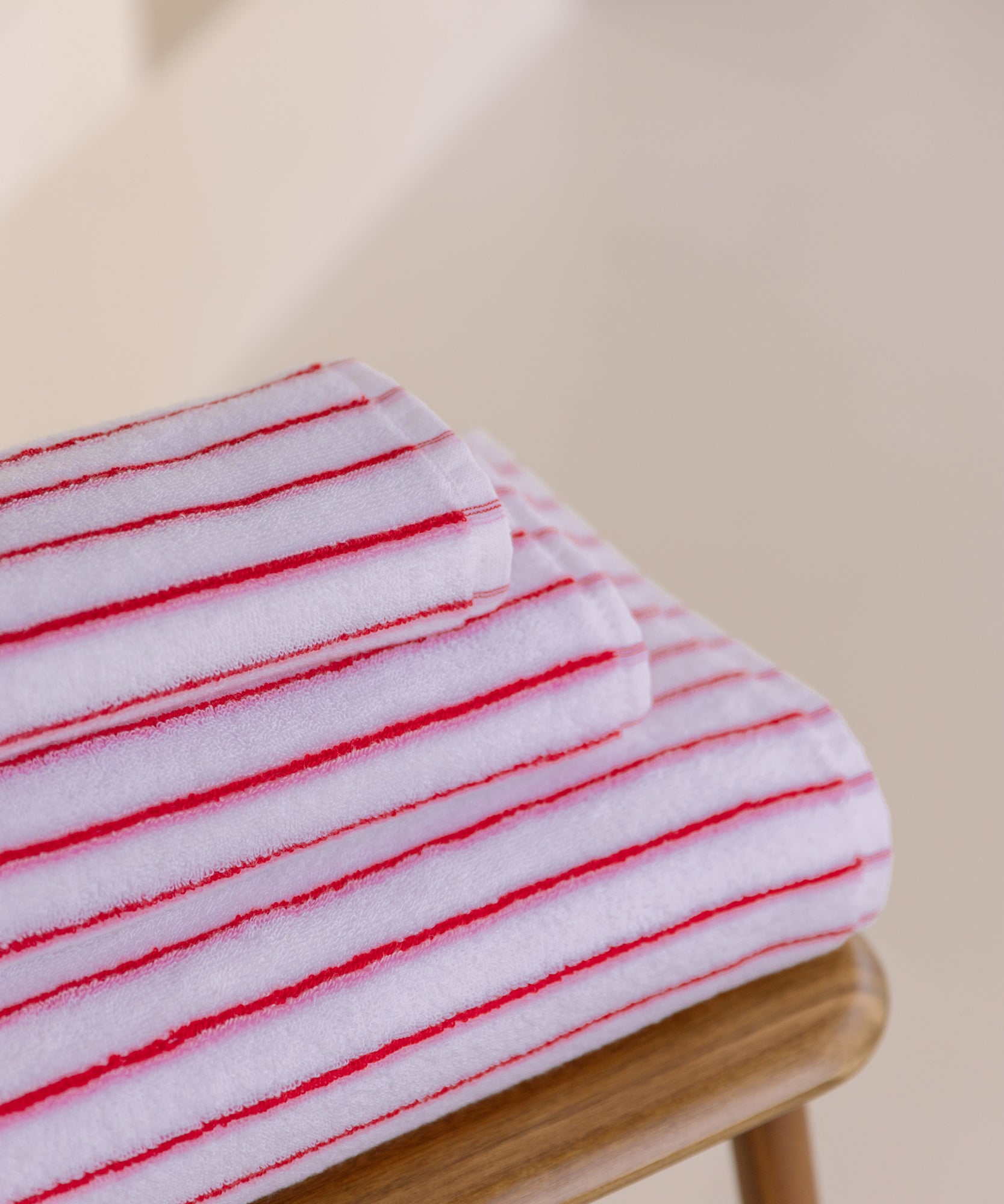 torres-novas-lima-bath-towel-stripes-product-pink-red.jpg