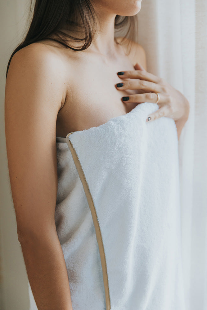 torres-novas-mira-bath-towels-model-beige-3.jpg