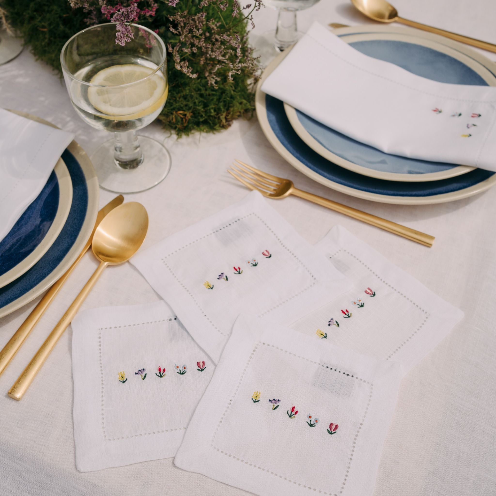 Mafra napkin and placemat with flower embroidery