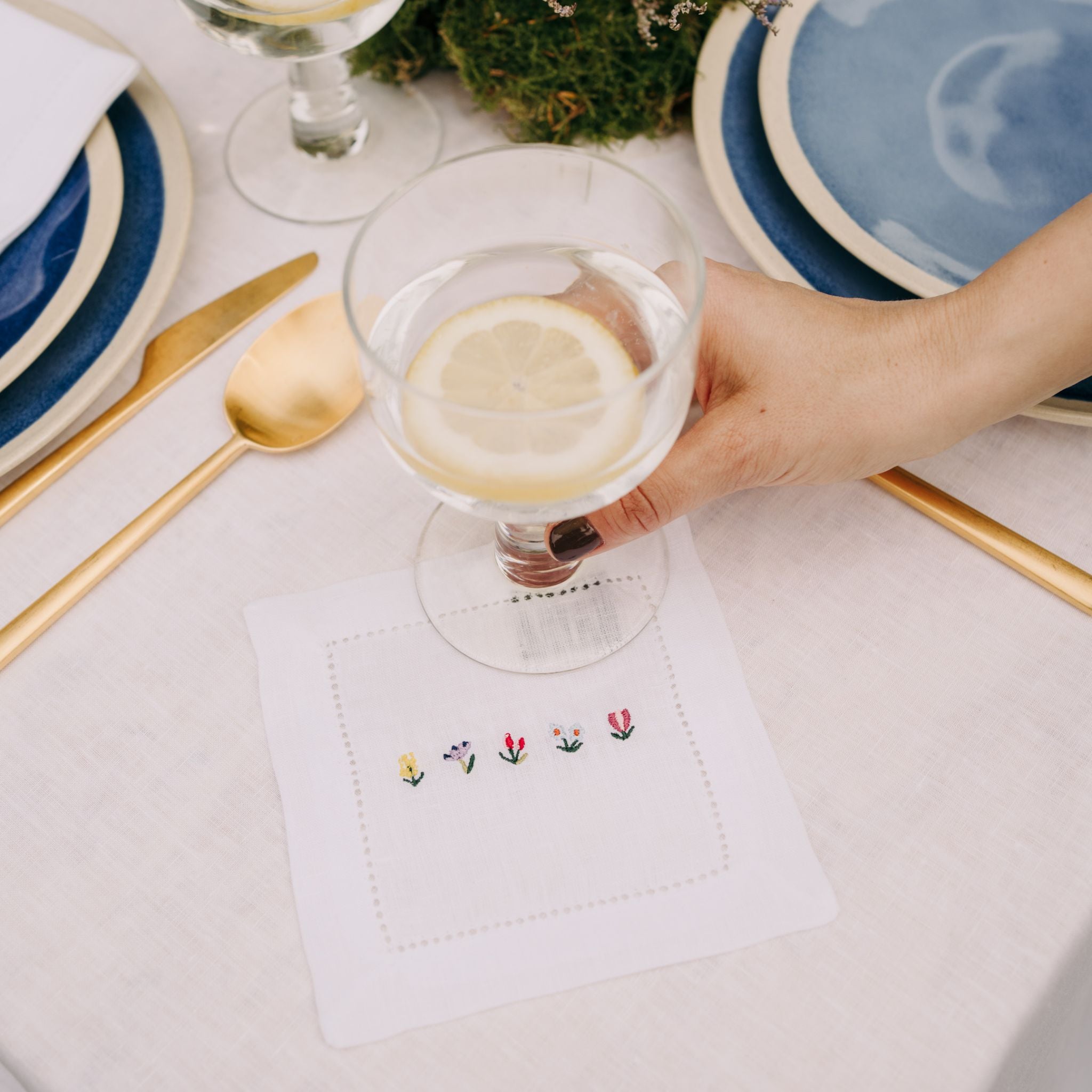 Mafra napkin and placemat with flower embroidery