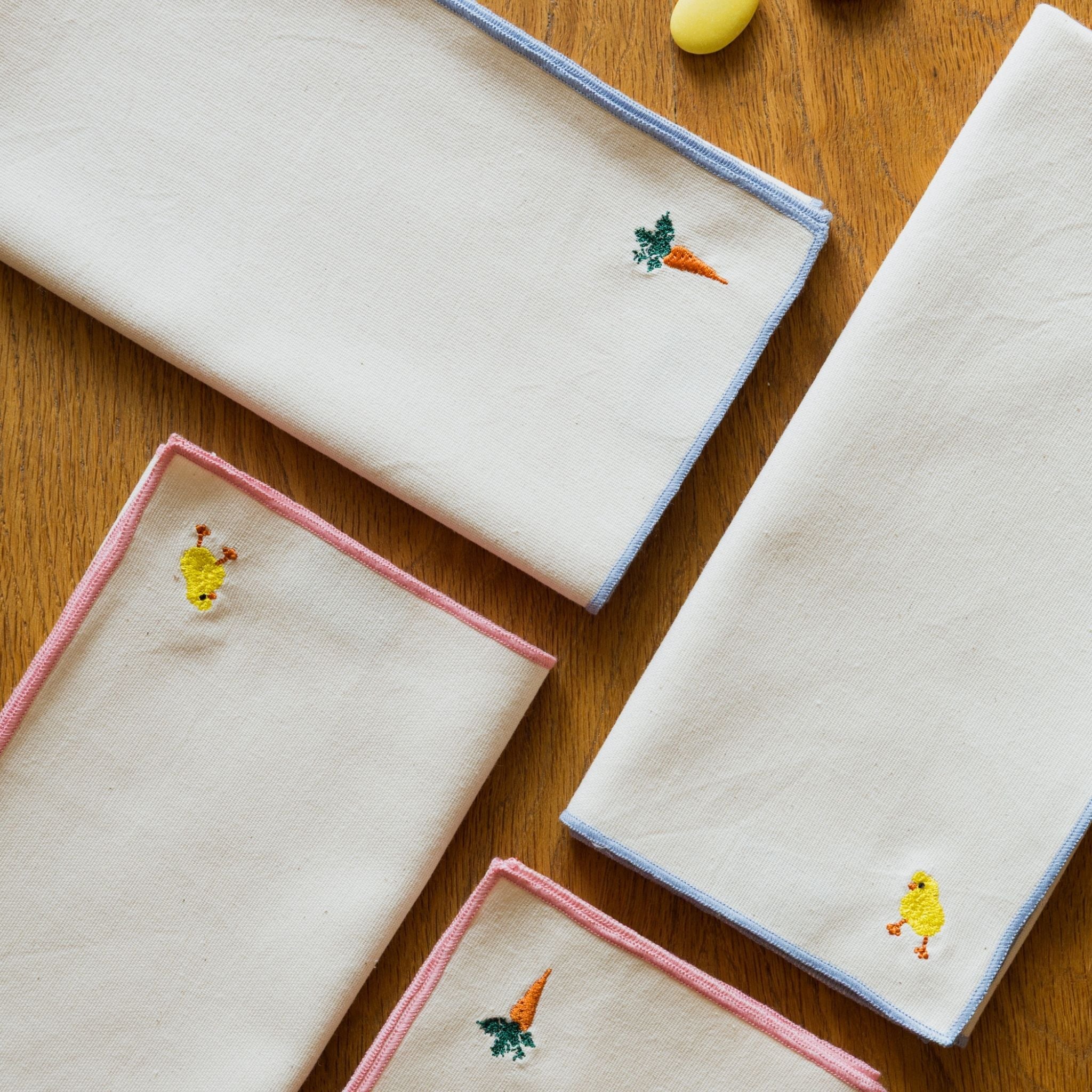 Nazaré ecru cotton table linen with embroidered Easter motifs