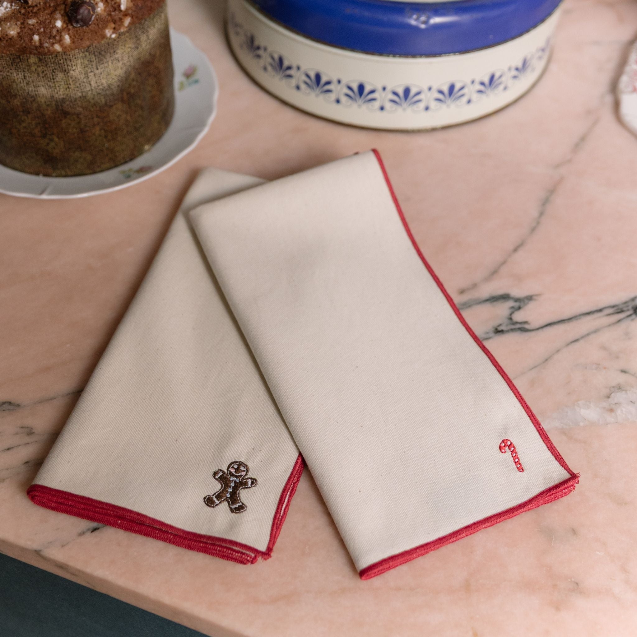 White Nazaré napkins with christmas embroidery