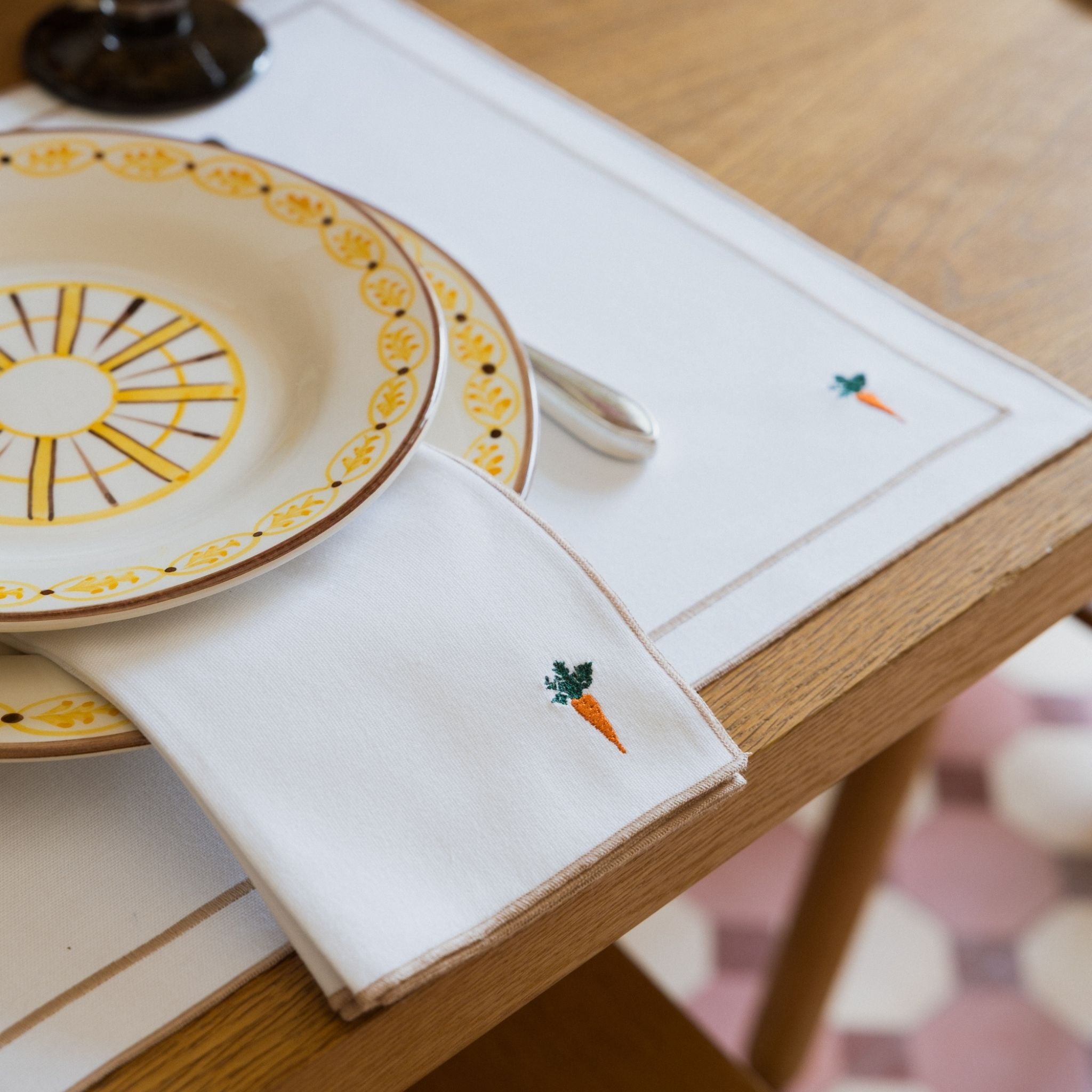 Nazaré white cotton table linen with embroidered Easter motifs