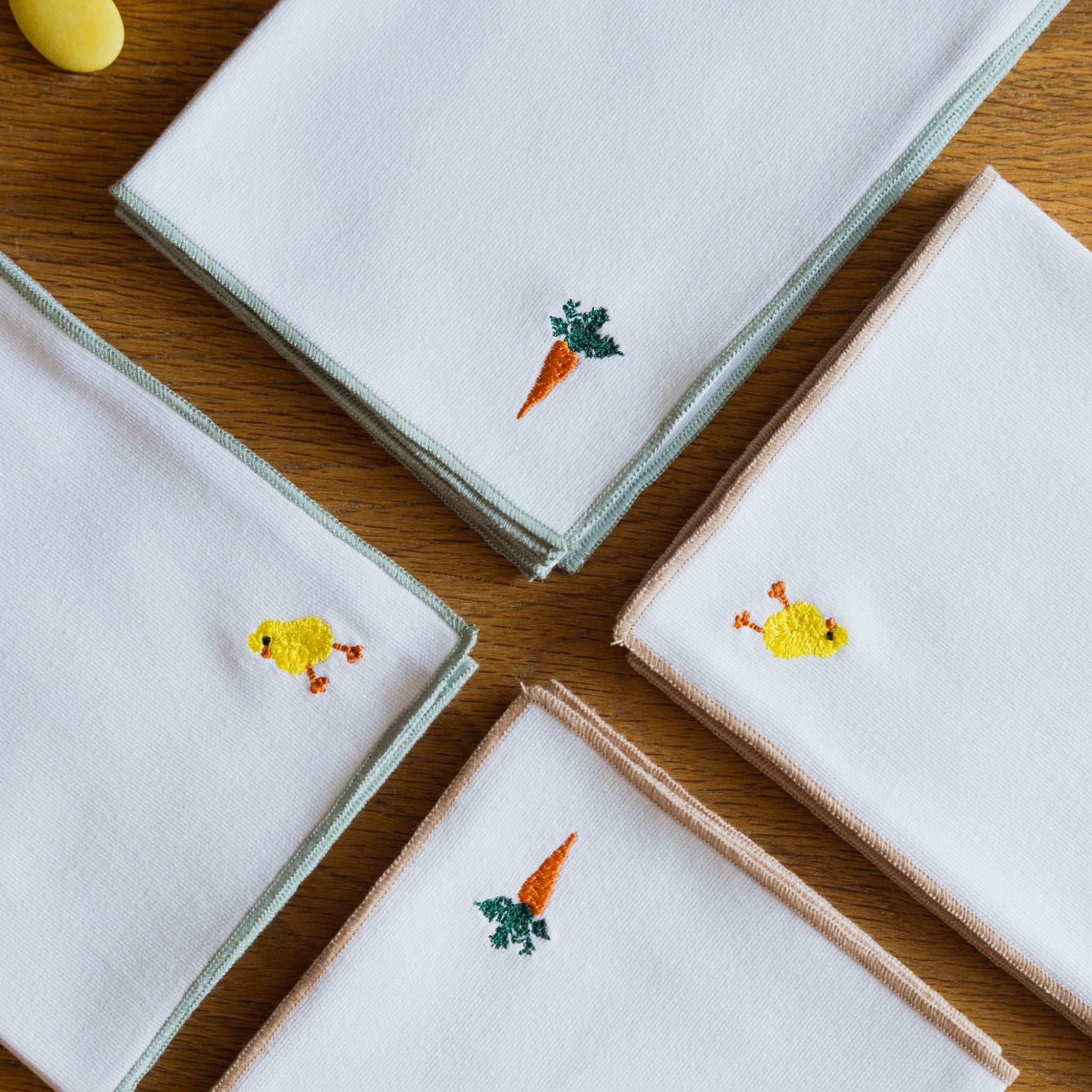 Nazaré white cotton table linen with embroidered Easter motifs