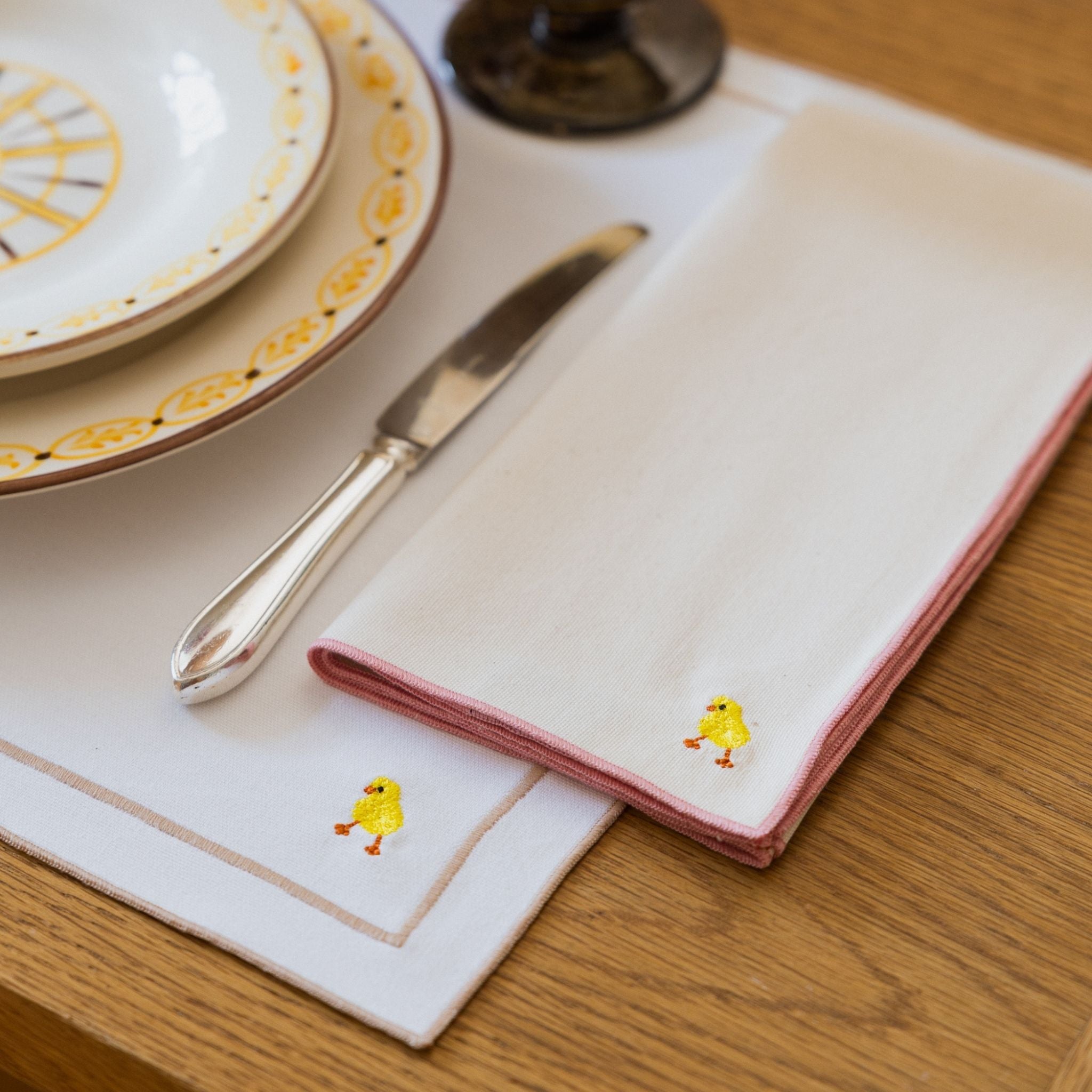 Nazaré ecru cotton table linen with embroidered Easter motifs