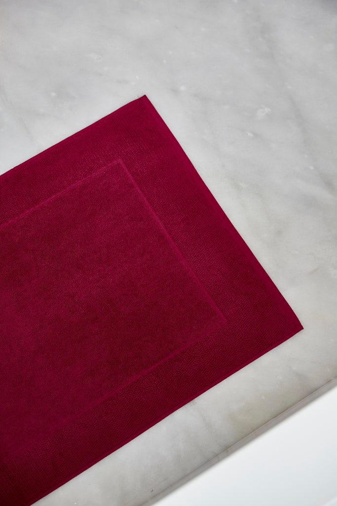 Cardinal red bath mat - Torres Novas