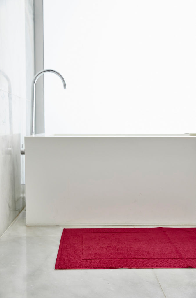 Cardinal red bath mat - Torres Novas