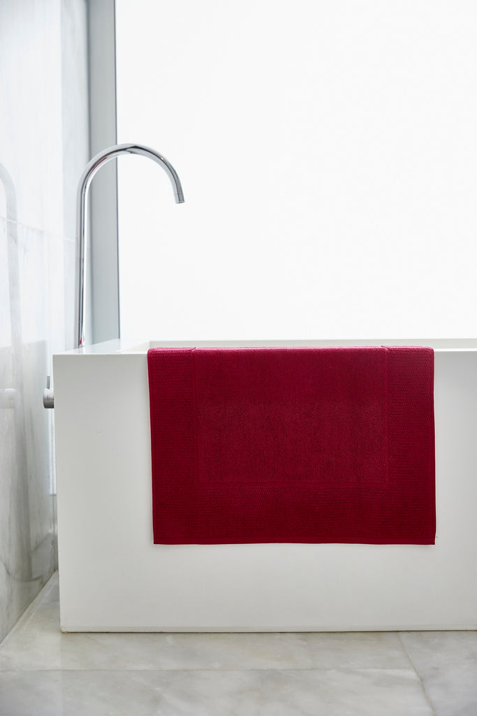 Cardinal red bath mat - Torres Novas