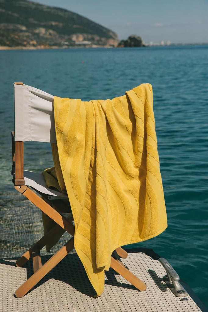 Saffron yellow Mar Ondulado beach towel - Torres Novas