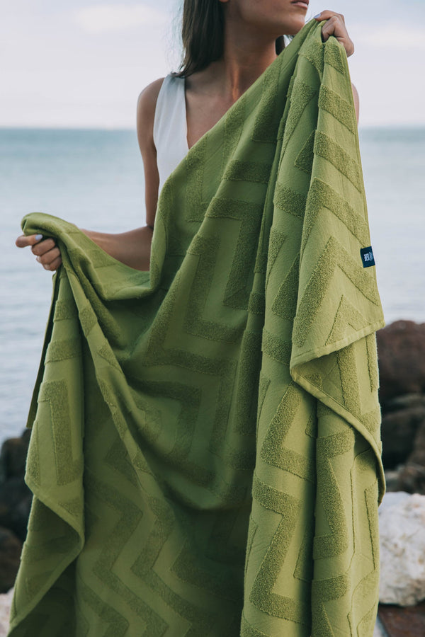 Olive drab Mar Picado beach towel - Torres Novas